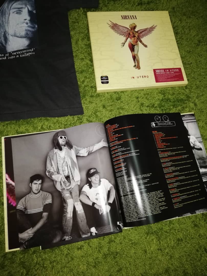 Band Tees 90s Nirvana IN UTERO Tshirt + Original CDs + Poster Size US S / EU 44-46 / 1 - 10 Thumbnail