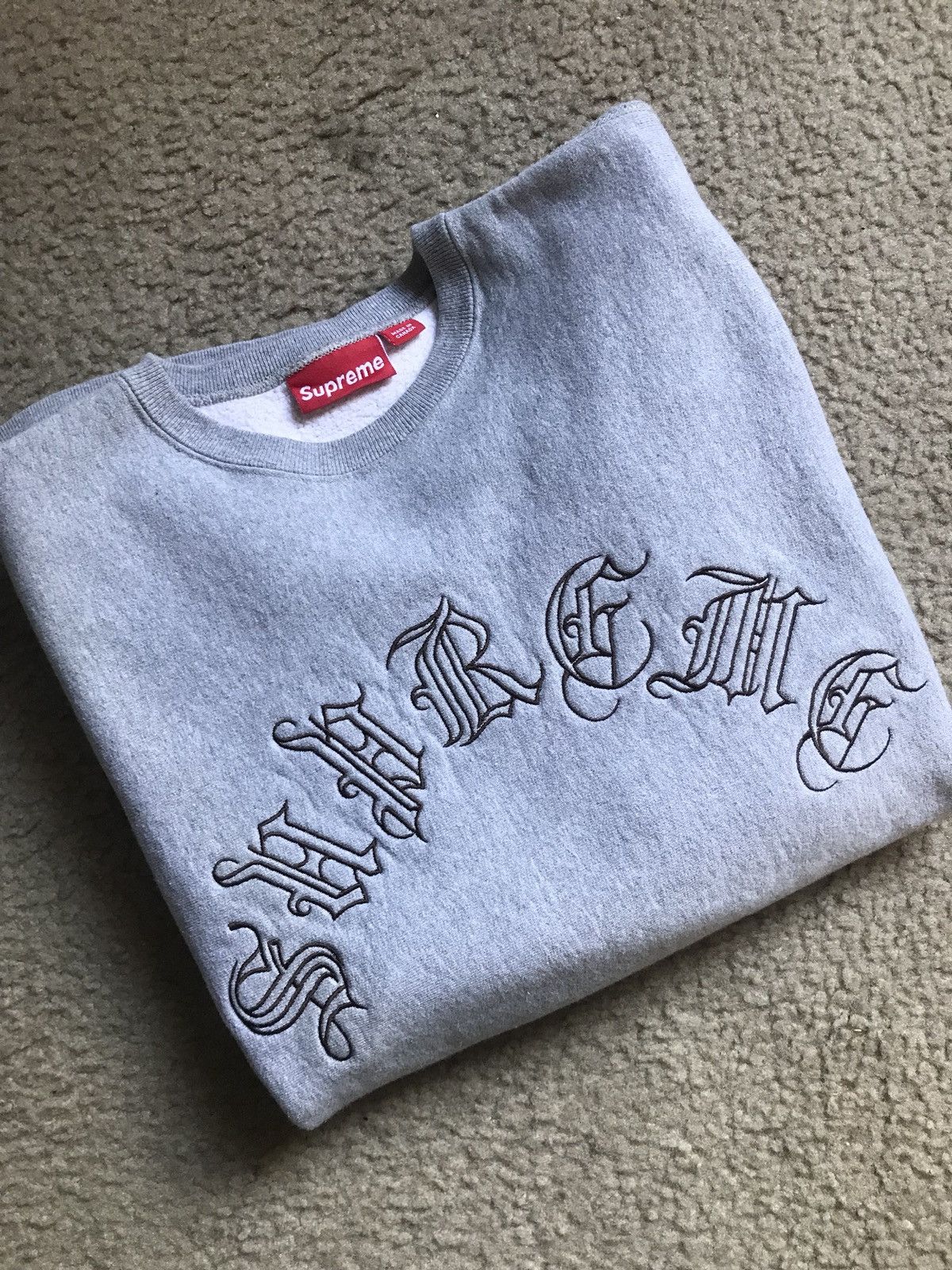 Supreme Rare Vintage Gothic Logo Crewneck 2001 Size US L / EU 52-54 / 3 - 1 Thumbnail