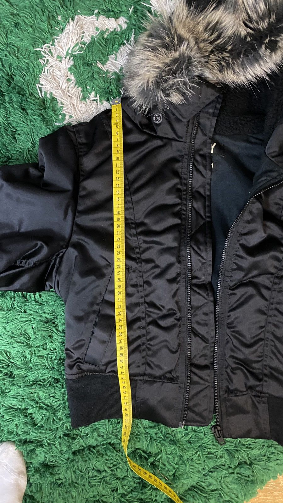 Yeezy YEEZY SEASON 1 Short Fur Bomber Jacket Utility Size XS / US 0-2 / IT 36-38 - 23 Thumbnail