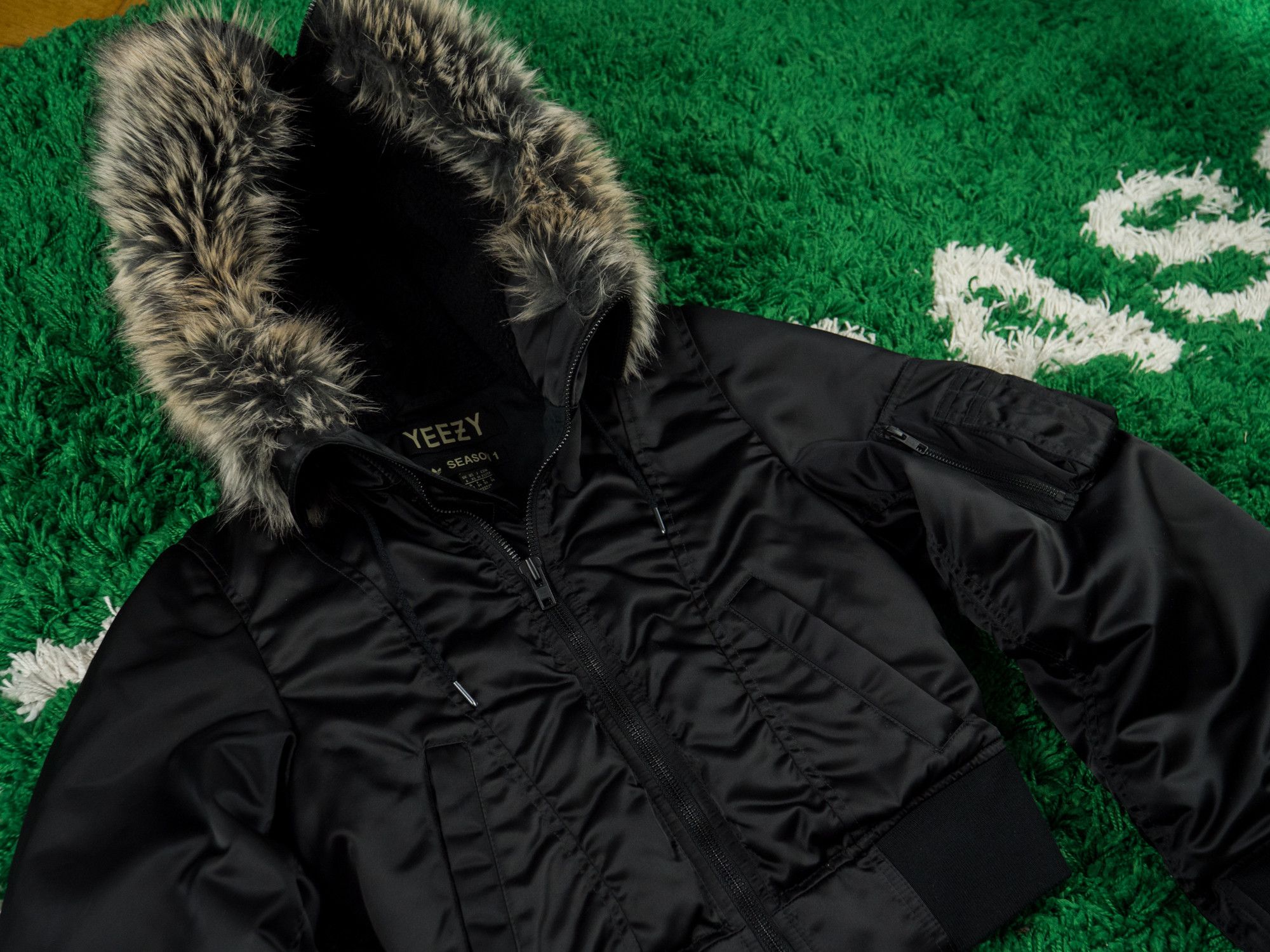 Yeezy YEEZY SEASON 1 Short Fur Bomber Jacket Utility Size XS / US 0-2 / IT 36-38 - 2 Thumbnail