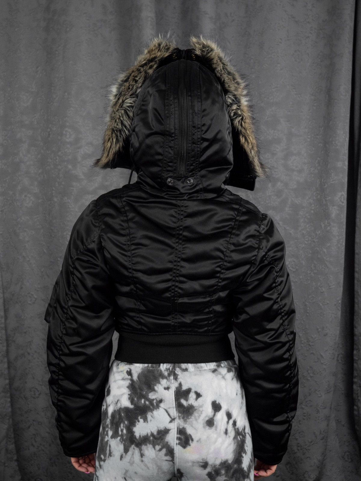 Yeezy YEEZY SEASON 1 Short Fur Bomber Jacket Utility Size XS / US 0-2 / IT 36-38 - 22 Thumbnail
