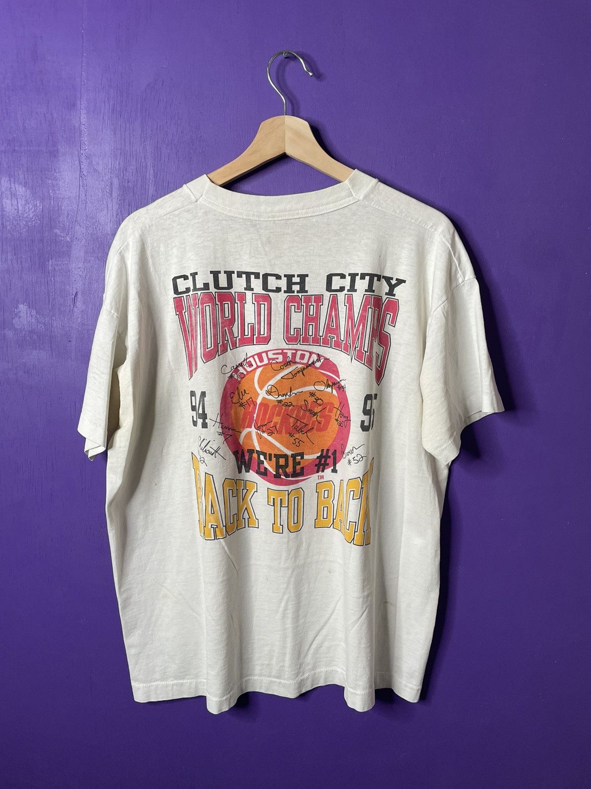 NBA × Vintage Vintage Houston Rockets Hakeem Olajuwon champs t-shirt Size US XL / EU 56 / 4 - 2 Thumbnail