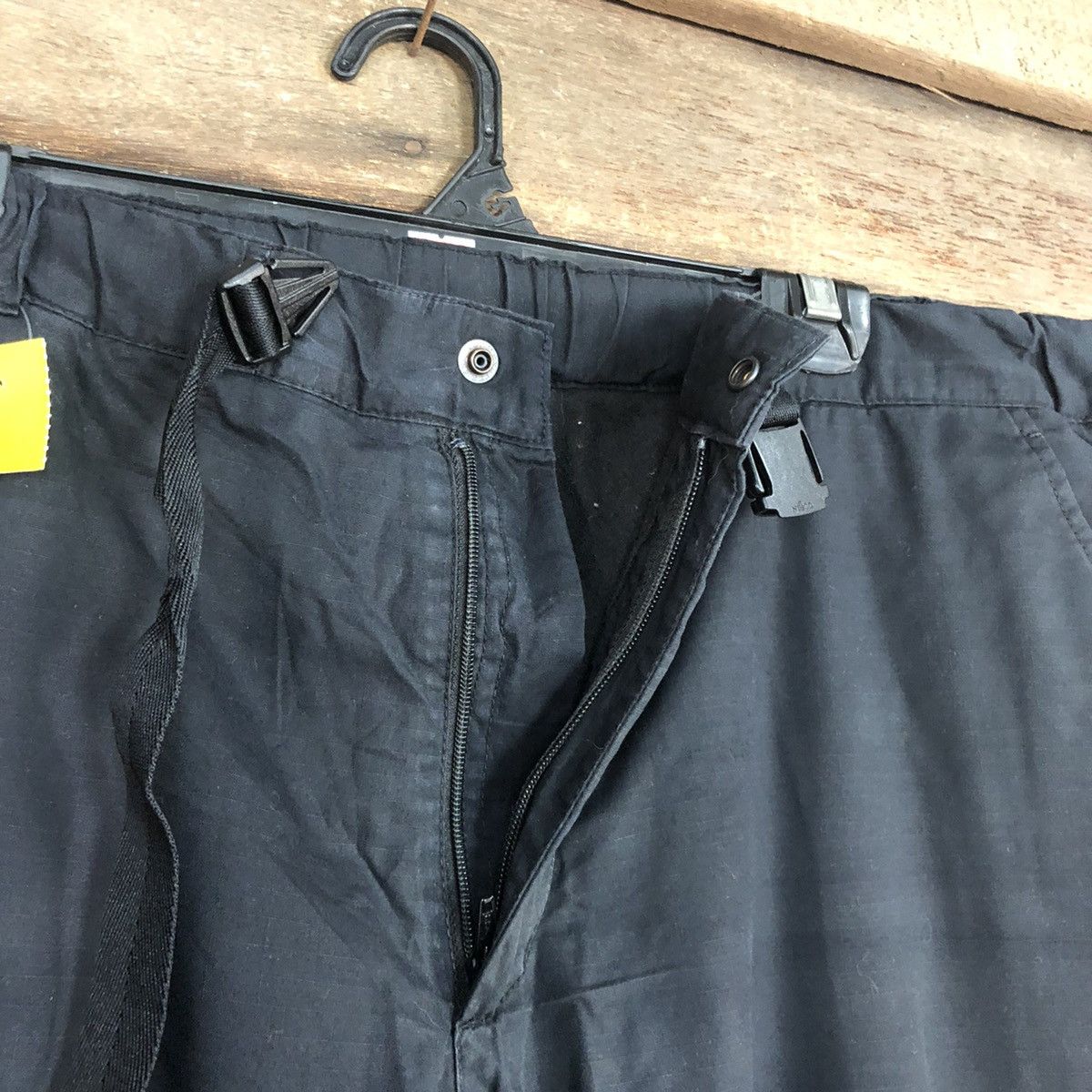 Japanese Brand Uniqlo Black Multipocket Cargo Pants #3610 Size US 36 / EU 52 - 6 Thumbnail