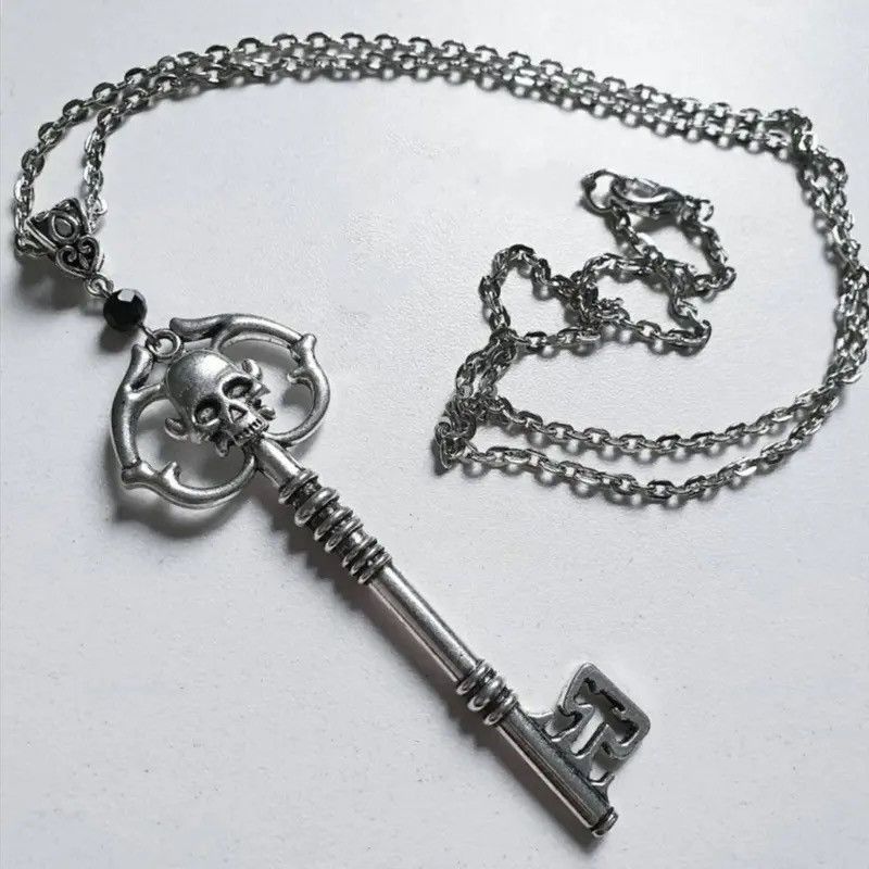 Vintage Skeleton Key Necklace Size ONE SIZE - 1 Thumbnail