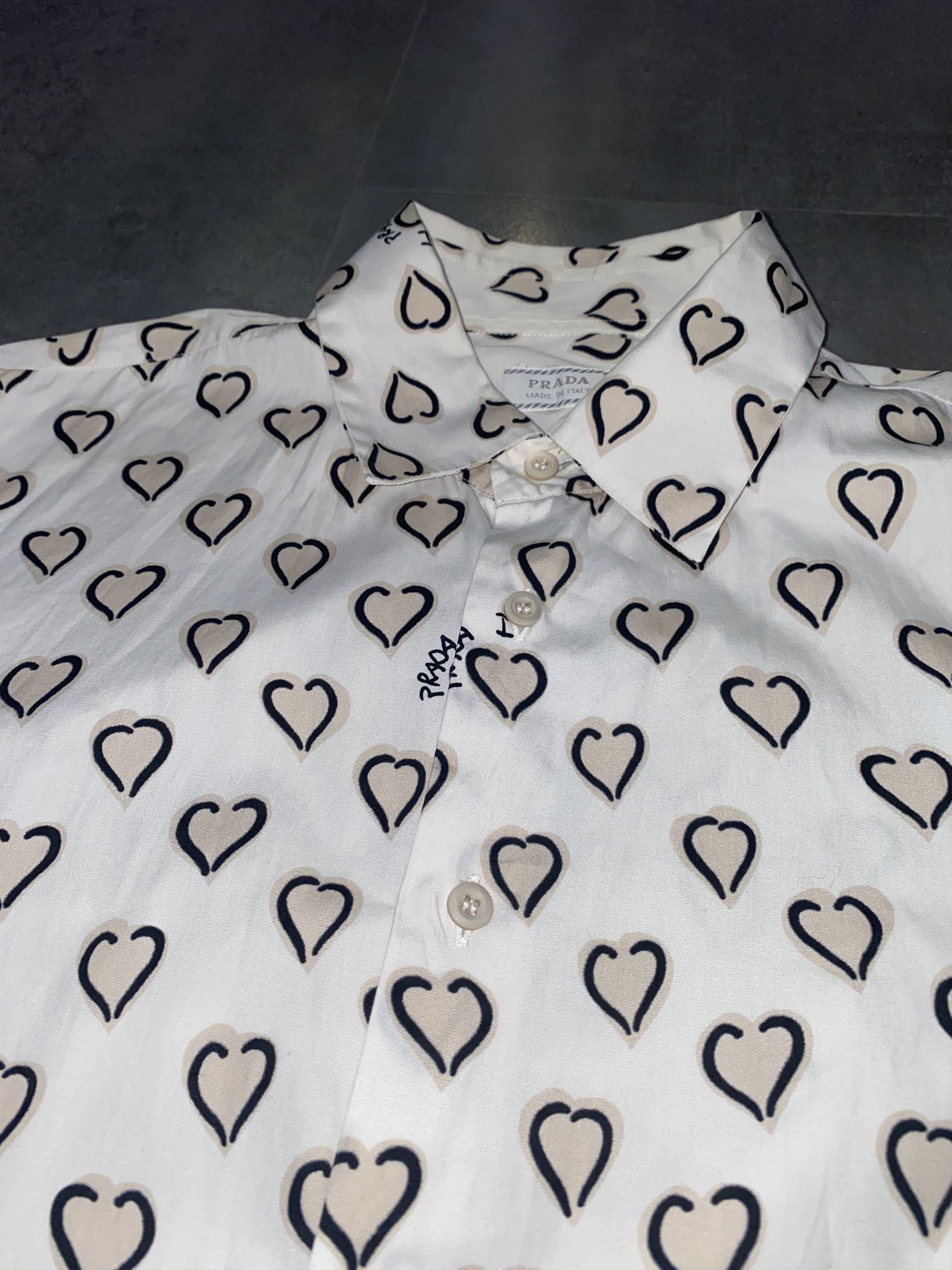 Prada AW06 Archive Prada "I Love Prada" All Over Heart Logo Shirt Size US L / EU 52-54 / 3 - 11 Thumbnail