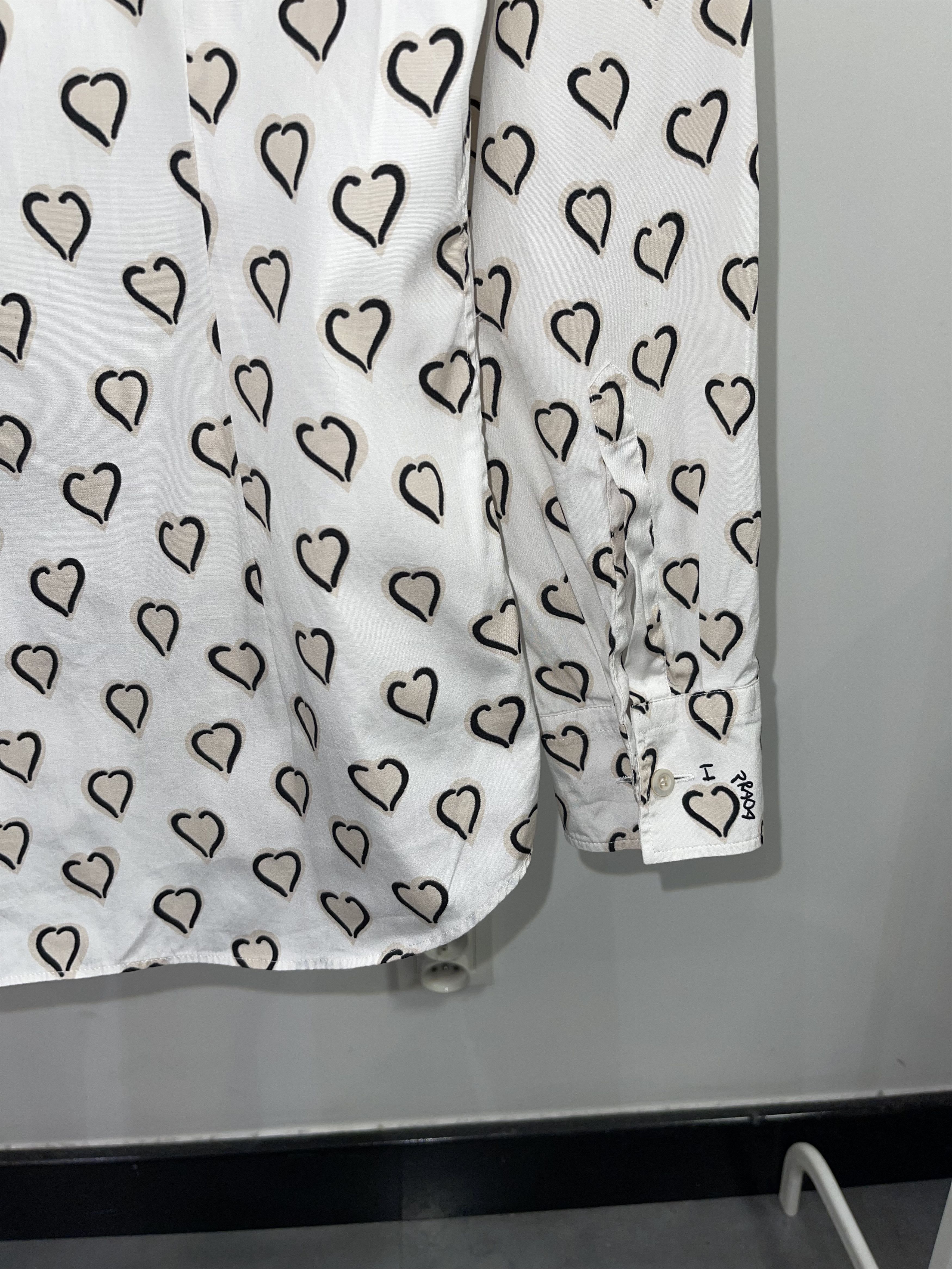 Prada AW06 Archive Prada "I Love Prada" All Over Heart Logo Shirt Size US L / EU 52-54 / 3 - 7 Thumbnail