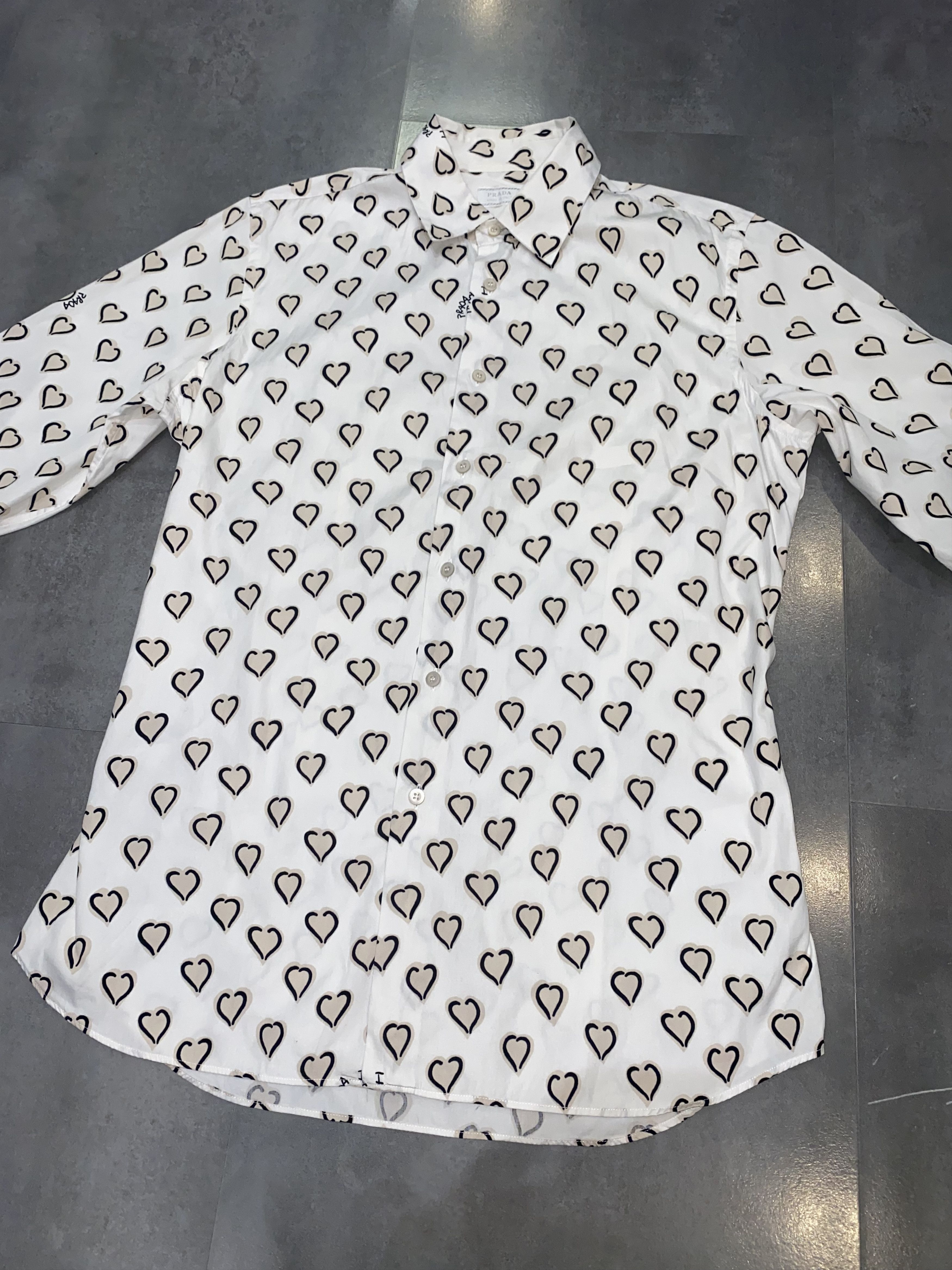 Prada AW06 Archive Prada "I Love Prada" All Over Heart Logo Shirt Size US L / EU 52-54 / 3 - 10 Thumbnail