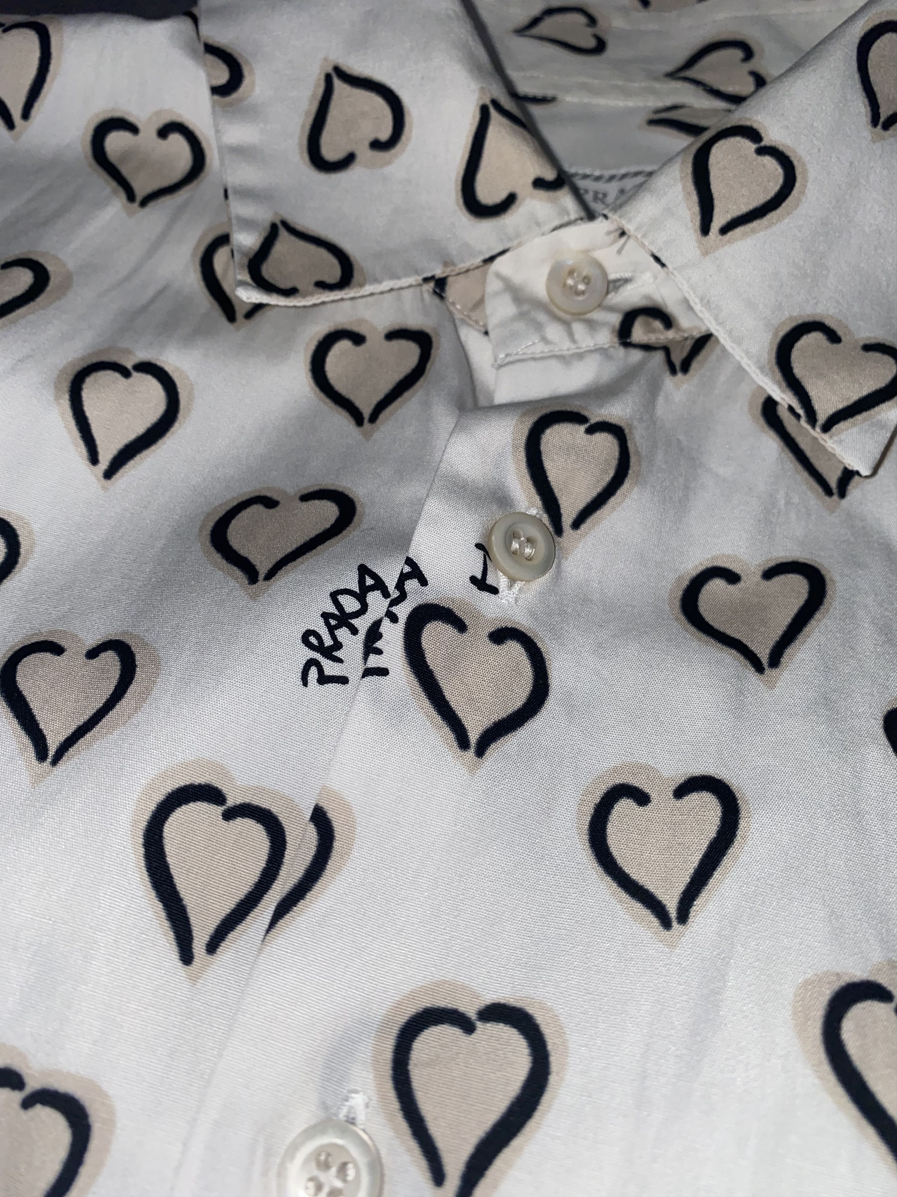 Prada AW06 Archive Prada "I Love Prada" All Over Heart Logo Shirt Size US L / EU 52-54 / 3 - 12 Thumbnail