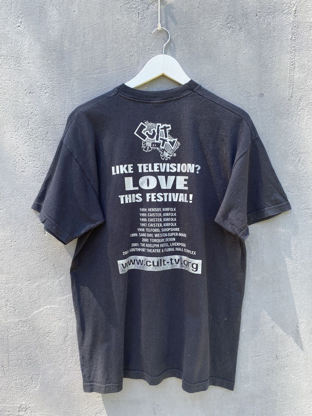 Vintage Vintage 2000s Cult TV Shows Graphic Tee like Buffy Vampire Size US L / EU 52-54 / 3 - 4 Thumbnail