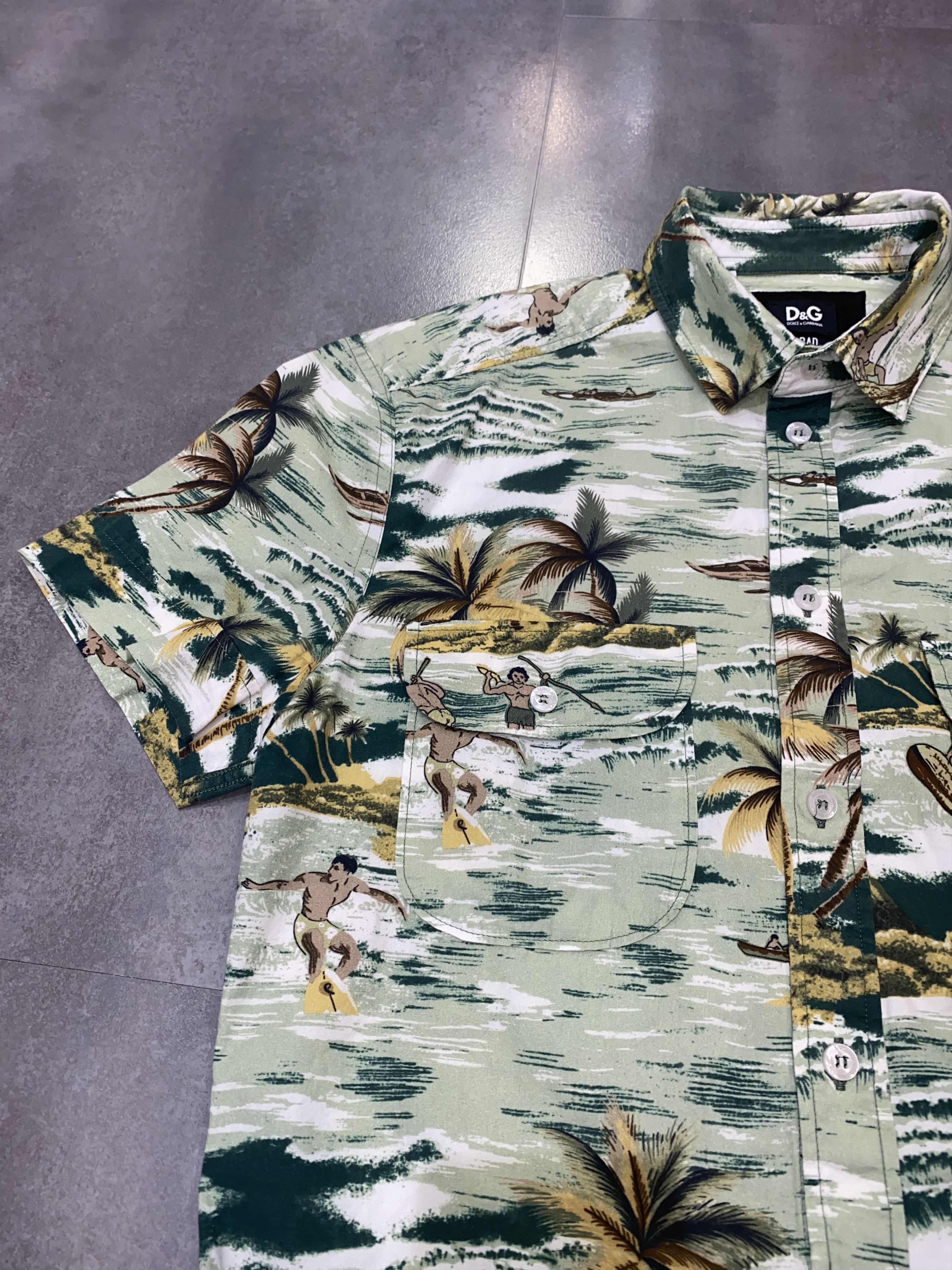 image of Avant Garde x Dolce Gabbana Hawaiian Shortsleeve Button Up Shirt in Khaki Hawaiian Print (Size Smal