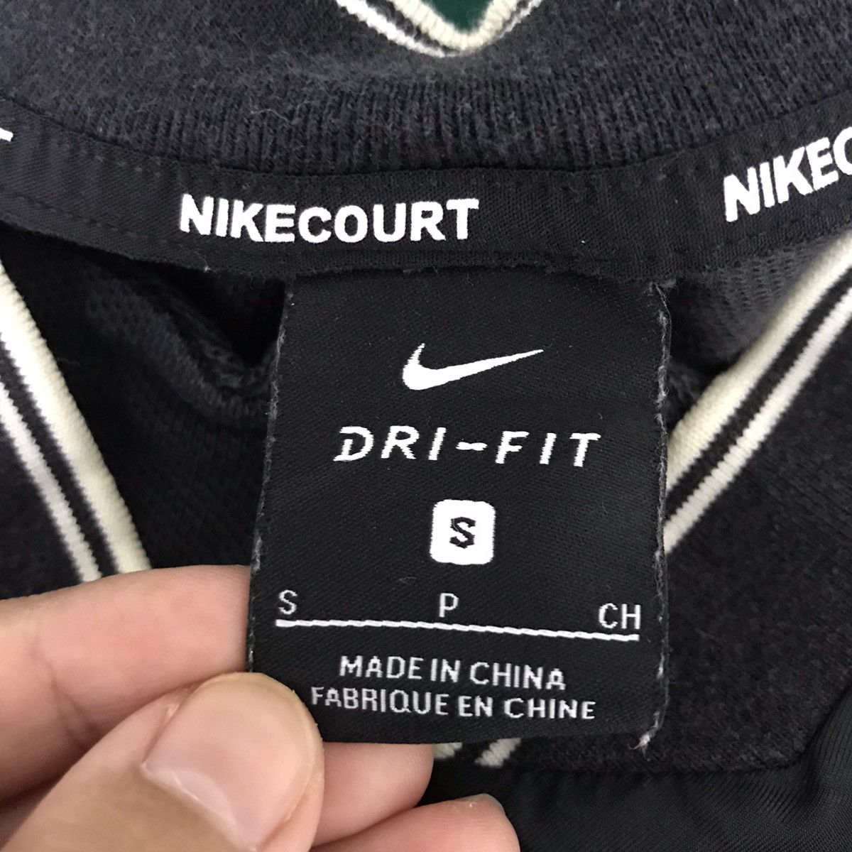 Nike NIKE COURT SWOOSH Sportswear Embroidered Black Sweatshirt Size US S / EU 44-46 / 1 - 5 Thumbnail