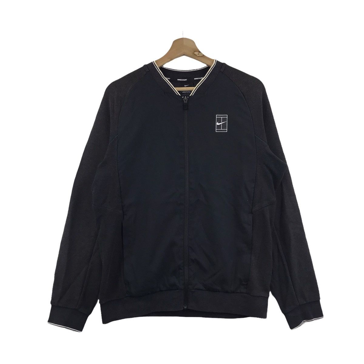 Nike NIKE COURT SWOOSH Sportswear Embroidered Black Sweatshirt Size US S / EU 44-46 / 1 - 1 Thumbnail