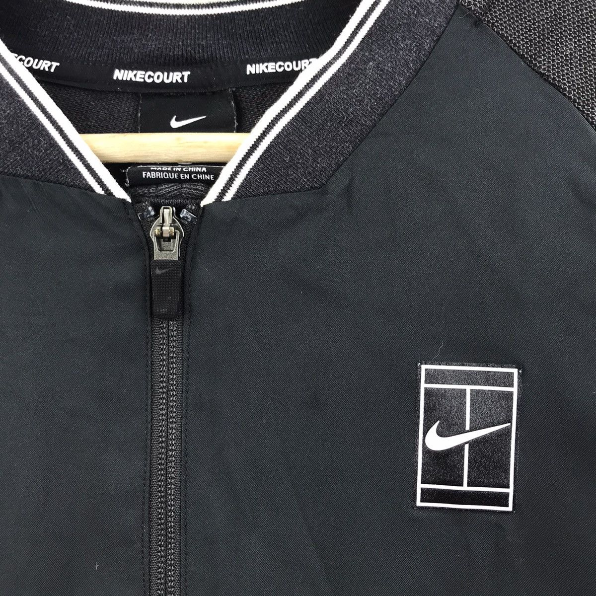 Nike NIKE COURT SWOOSH Sportswear Embroidered Black Sweatshirt Size US S / EU 44-46 / 1 - 3 Thumbnail