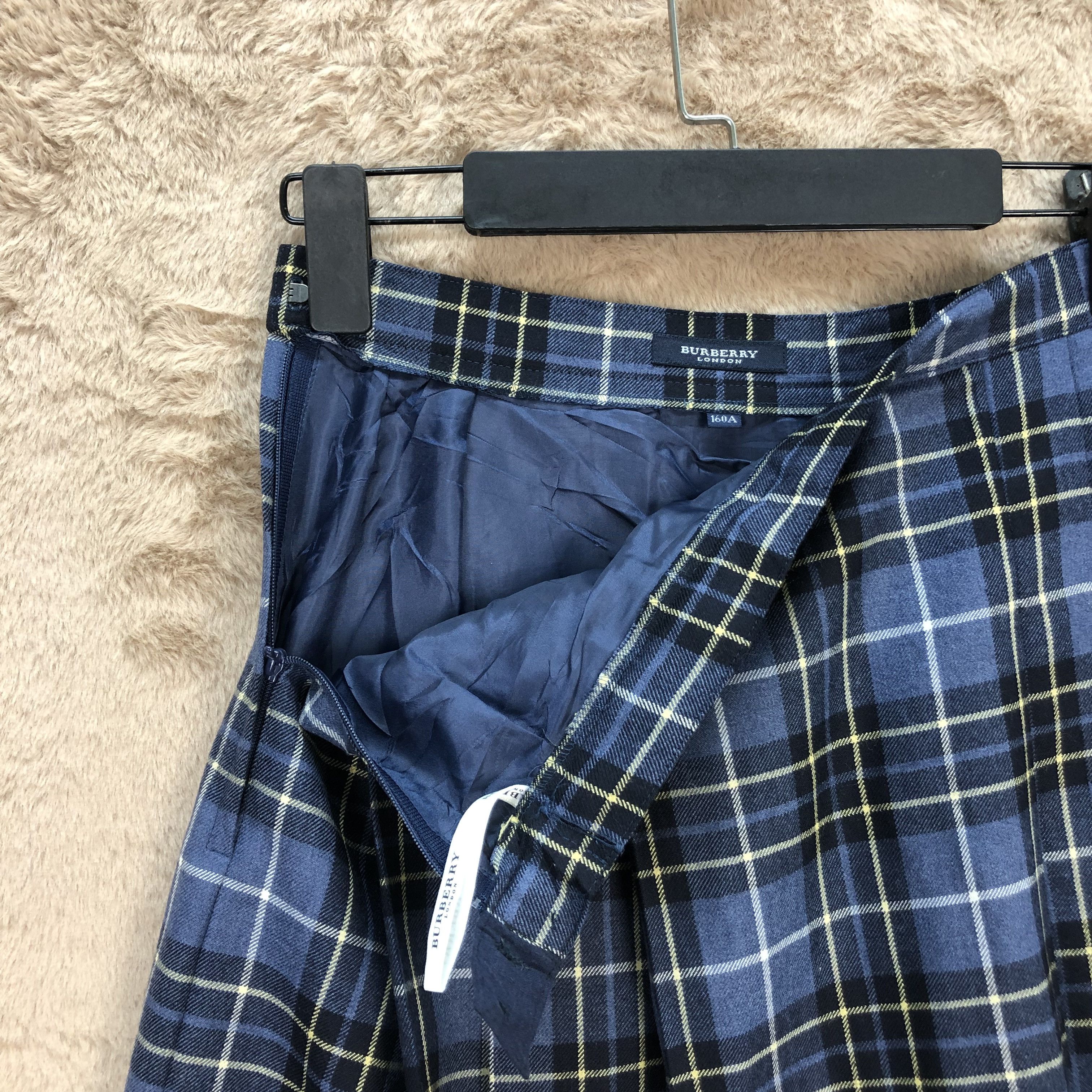 Burberry BURBERRY LONDON NOVA CHECK MINI SKIRTS #5648-201 Size 28" / US 6 / IT 42 - 4 Thumbnail