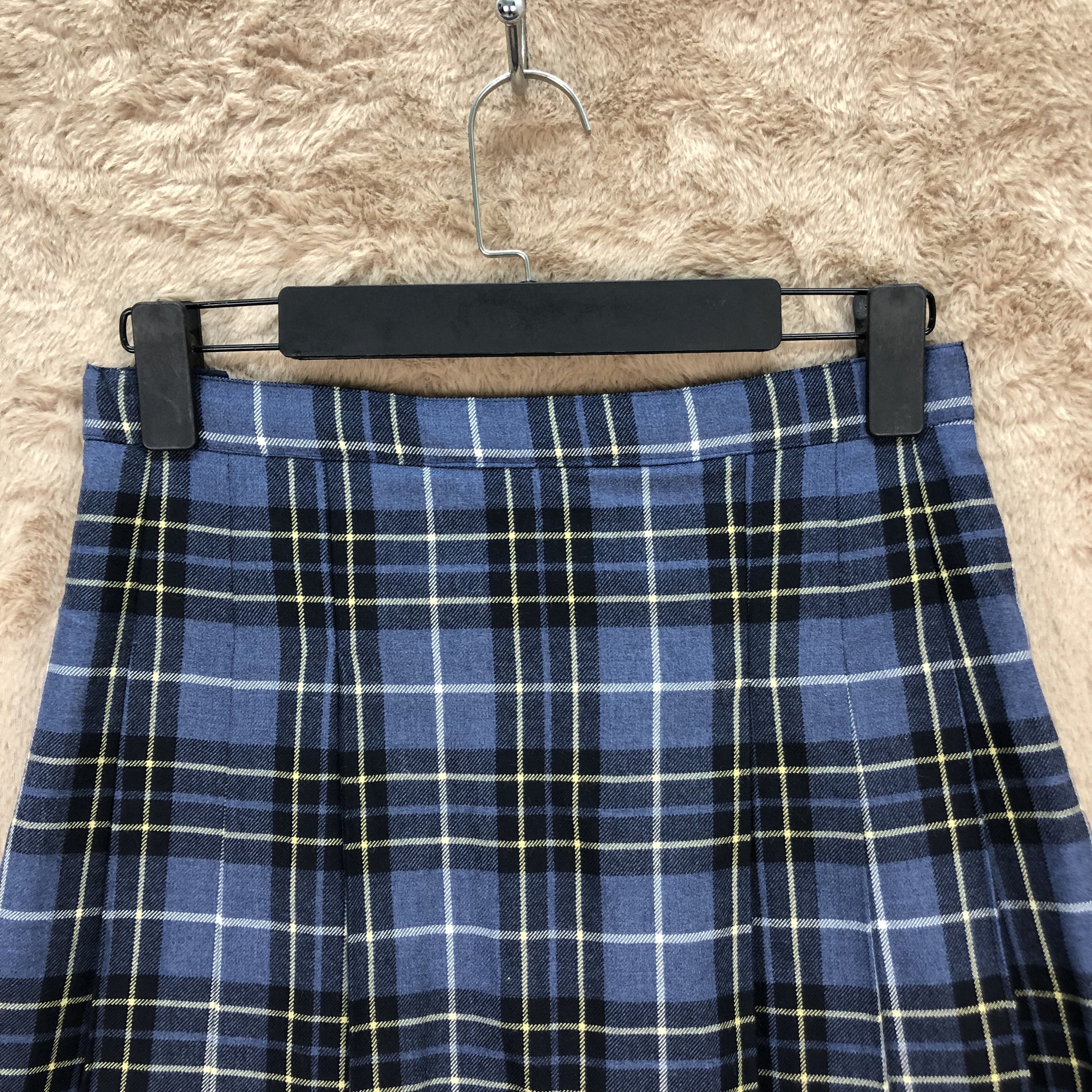 Burberry BURBERRY LONDON NOVA CHECK MINI SKIRTS #5648-201 Size 28" / US 6 / IT 42 - 2 Thumbnail