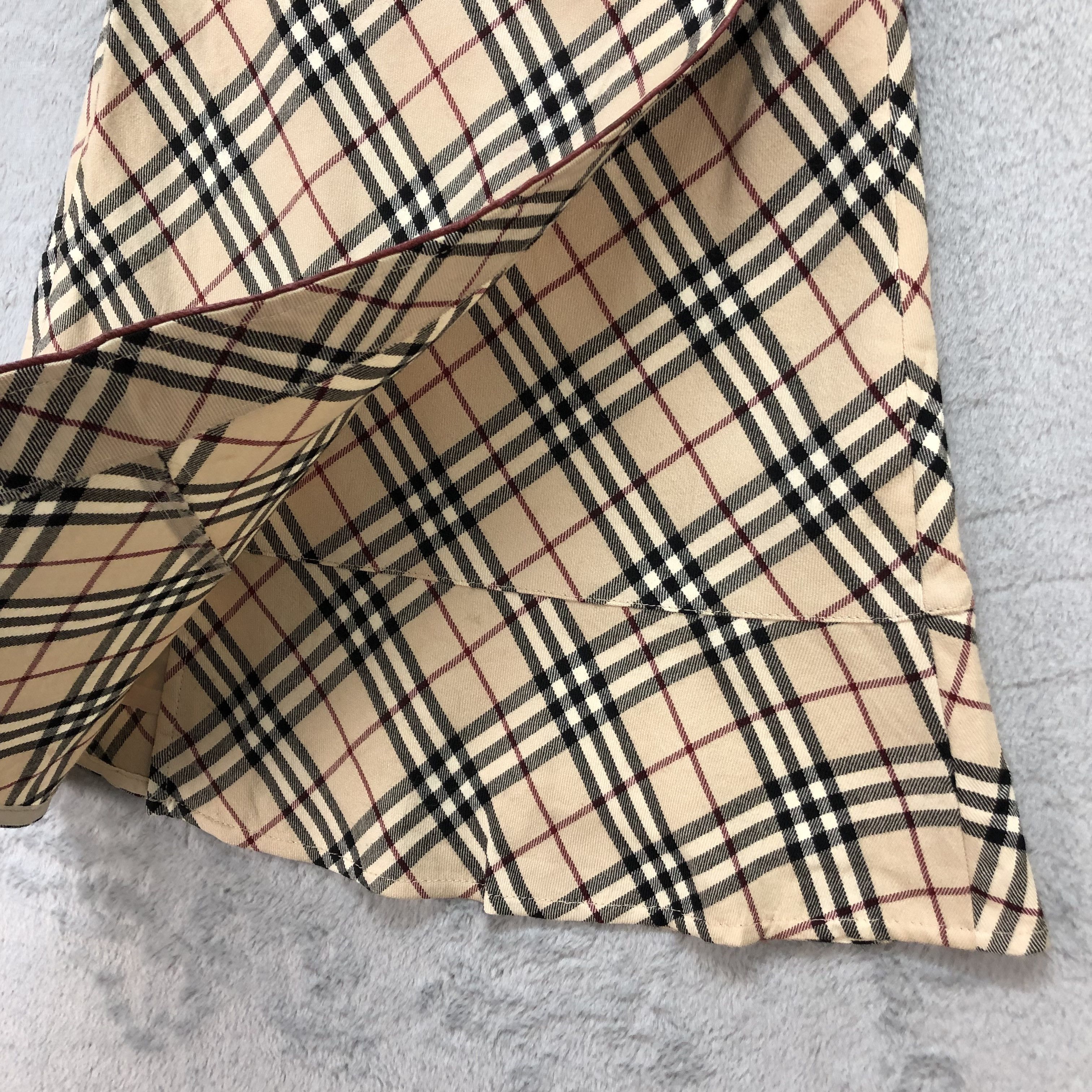 Burberry BURBERRY LONDON BLUE LABEL NOVA CHECK MINI SKIRTS #5665-201 Size 28" / US 6 / IT 42 - 4 Thumbnail