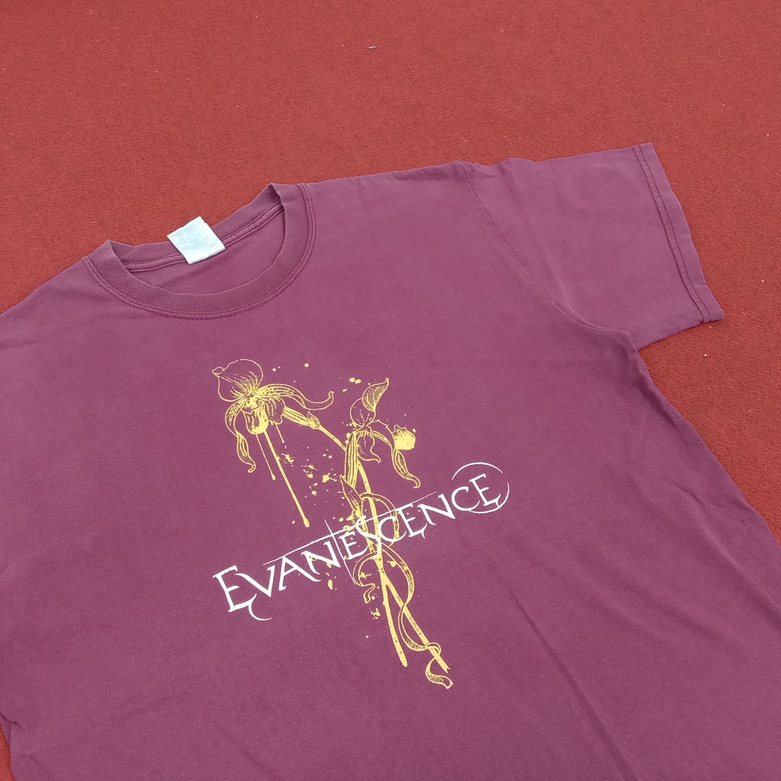 Band Tees × Vintage Evanescene Rock Band Center Design Vintage Tshirt Size US M / EU 48-50 / 2 - 2 Thumbnail
