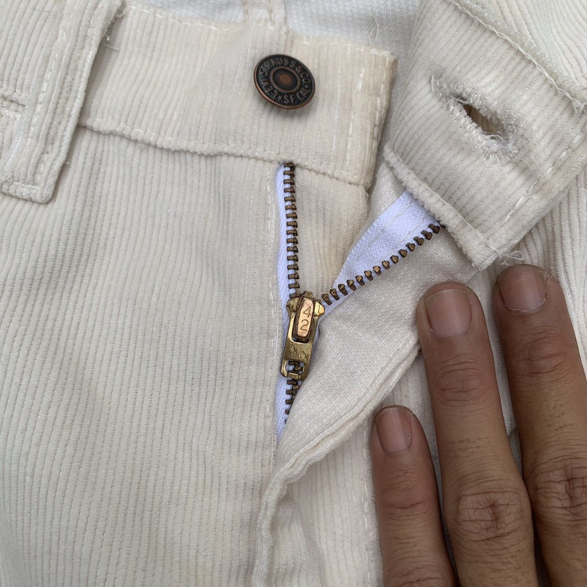 Levi's 💥 STEALS 💥 1980’s Levi’s Corduroy Levis White Tab Pants Size US 29 - 8 Thumbnail