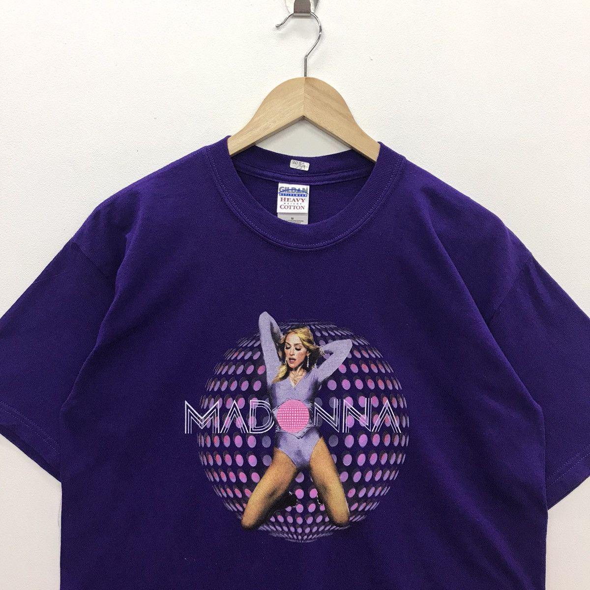Band Tees × Gildan Rare!! Madonna Solo Singer Tour Tee Size US M / EU 48-50 / 2 - 3 Thumbnail