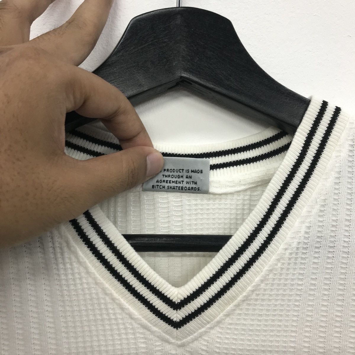 Vintage *Rare BITCH SKATEBOARD V neck embroidery logo Size US S / EU 44-46 / 1 - 5 Thumbnail