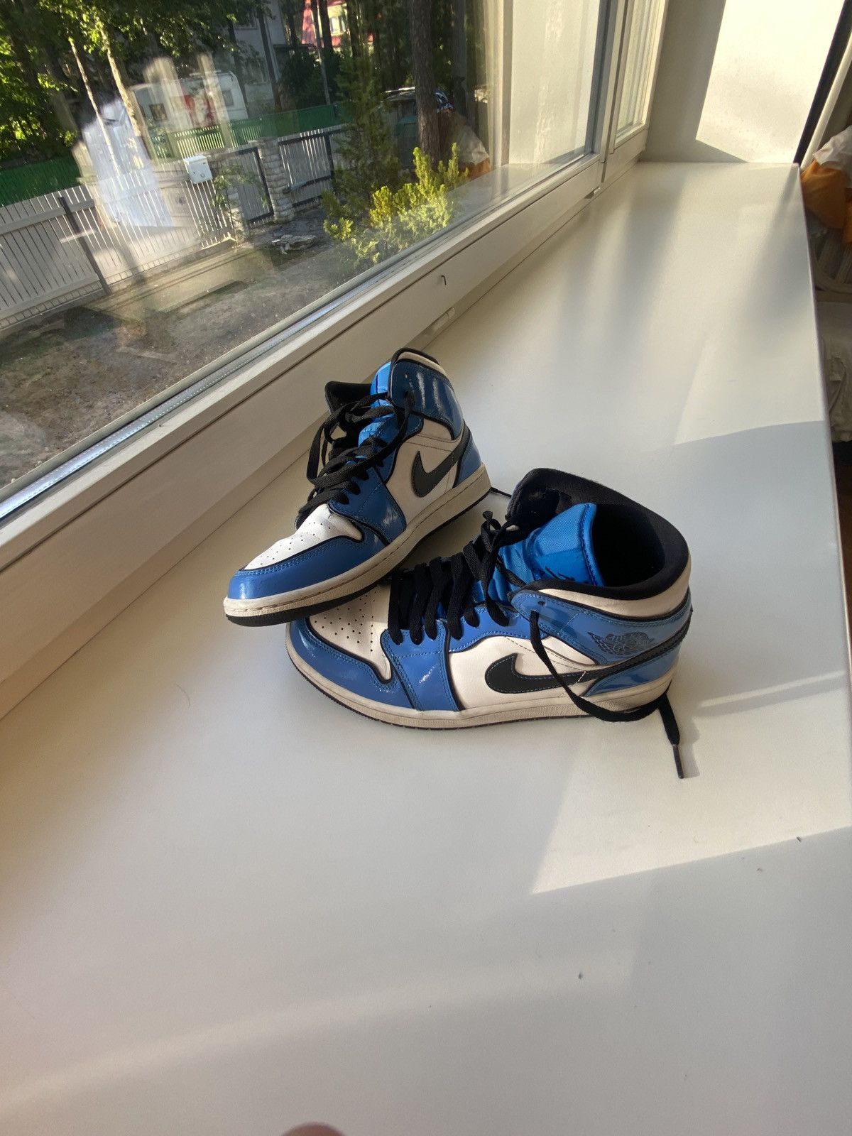 Nike JORDAN 1 MID SIGNAL BLUE Size US 7.5 / EU 40-41 - 6 Thumbnail