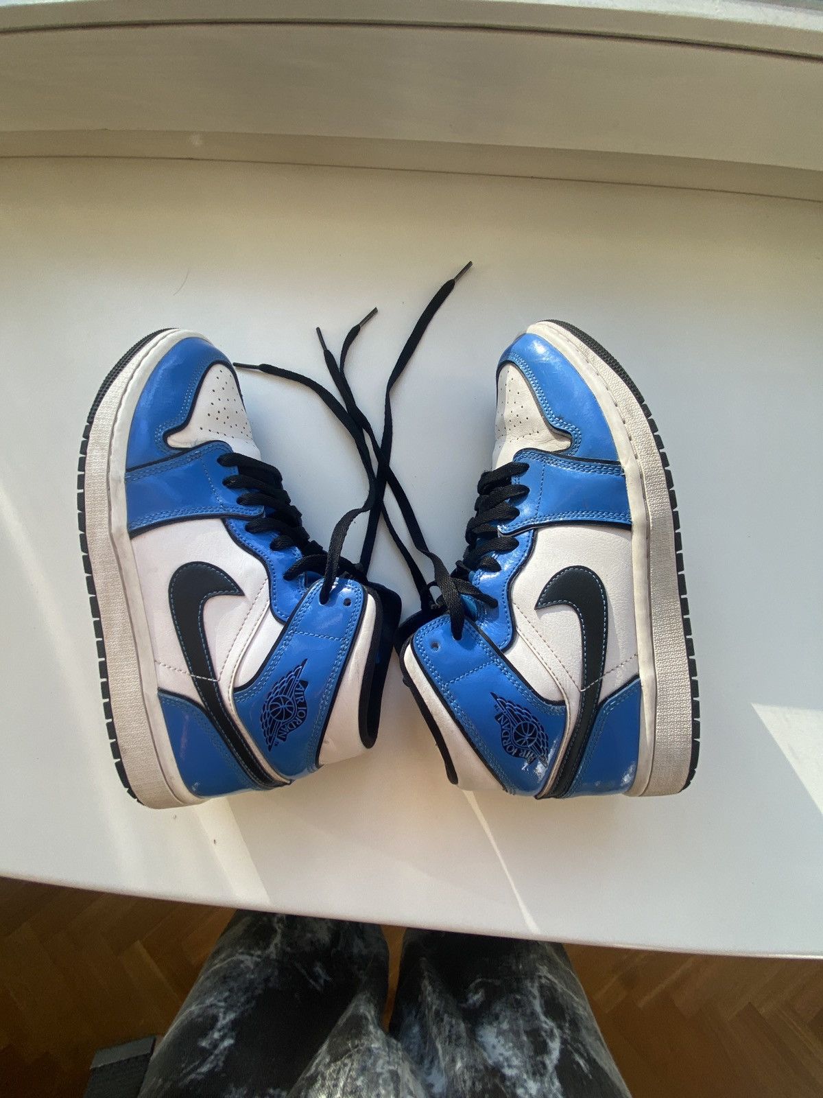 Nike JORDAN 1 MID SIGNAL BLUE Size US 7.5 / EU 40-41 - 4 Thumbnail