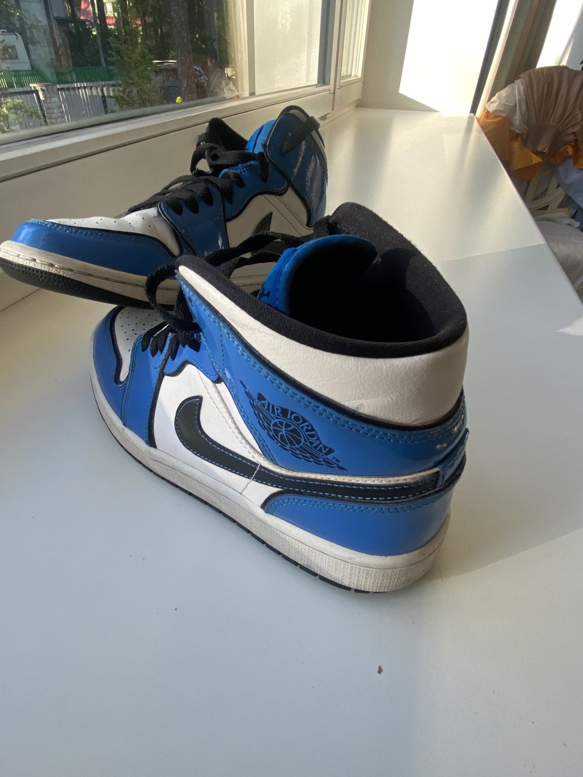 Nike JORDAN 1 MID SIGNAL BLUE Size US 7.5 / EU 40-41 - 2 Thumbnail