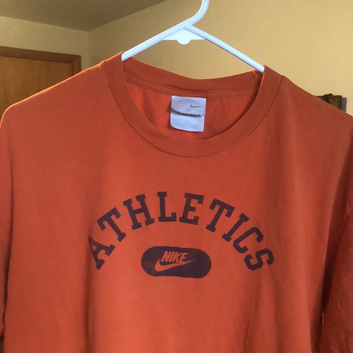 Nike Vintage 00s Nike Athletics Basic Center Swoosh Logo T Shirt Size US XL / EU 56 / 4 - 2 Thumbnail