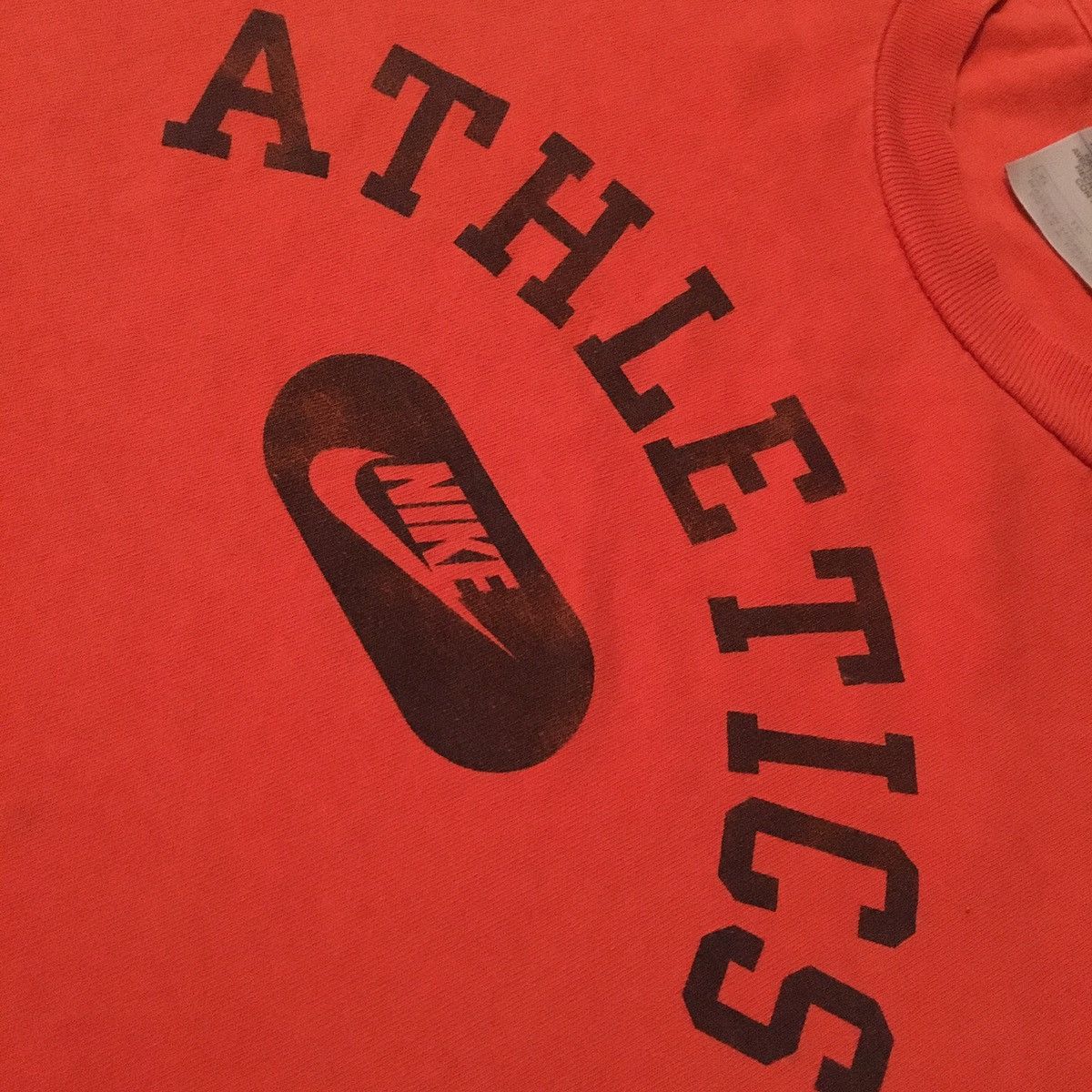 Nike Vintage 00s Nike Athletics Basic Center Swoosh Logo T Shirt Size US XL / EU 56 / 4 - 4 Thumbnail