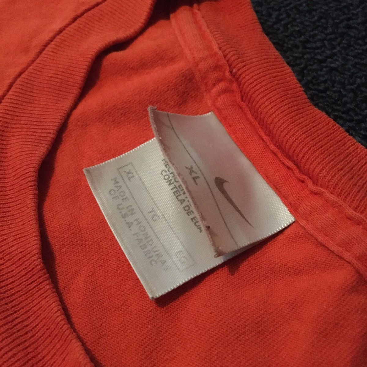 Nike Vintage 00s Nike Athletics Basic Center Swoosh Logo T Shirt Size US XL / EU 56 / 4 - 5 Thumbnail