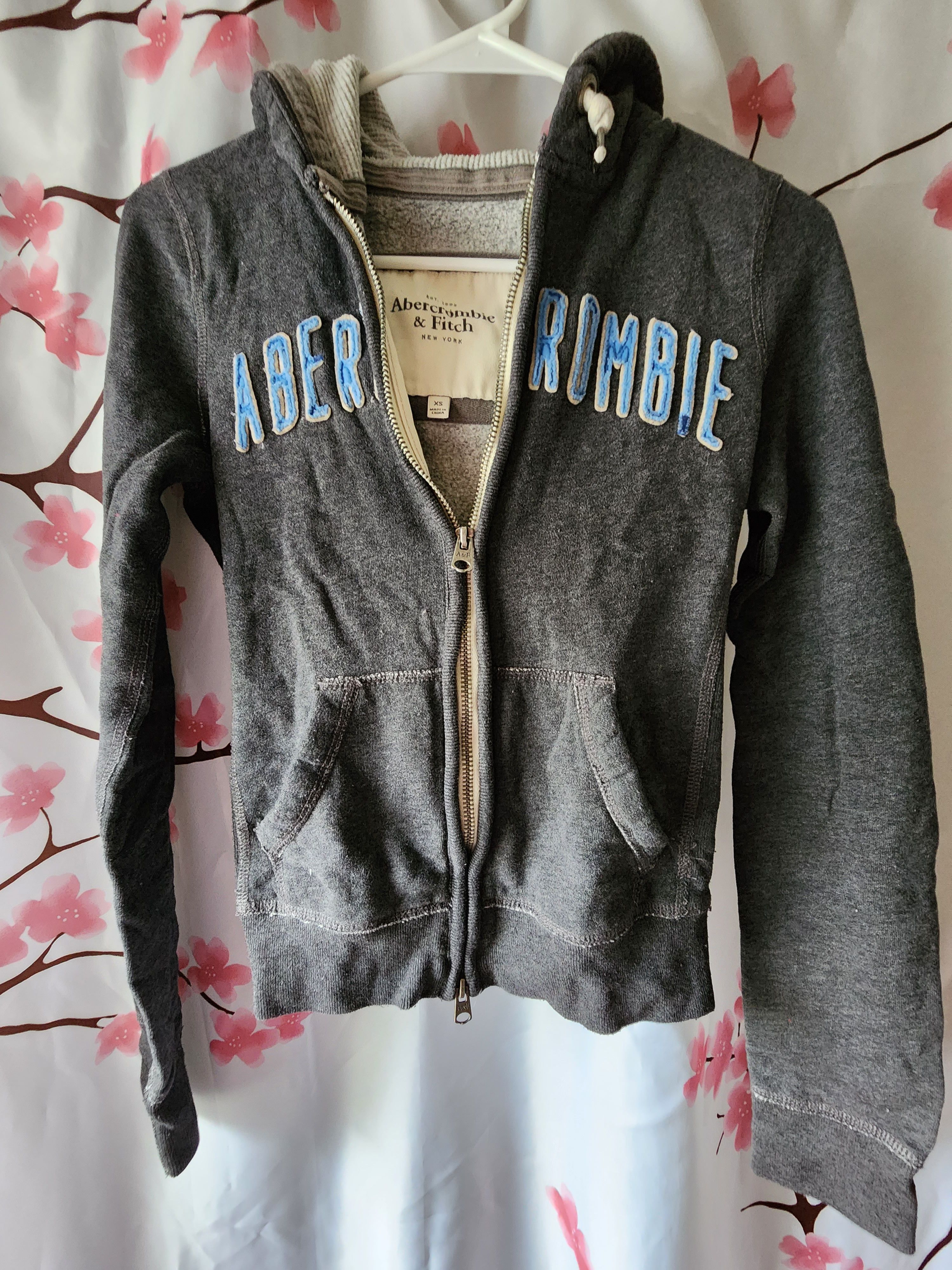 Abercrombie & Fitch Abercrombie & Fitch Gray Logo Blue Hoodie Size XS Size XS / US 0-2 / IT 36-38 - 1 Thumbnail