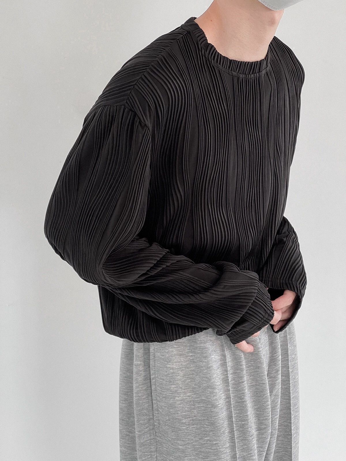 Japanese Brand × Vintage Korean fashion black wave pleats long sleeve top pullover Size US XXL / EU 58 / 5 - 3 Thumbnail