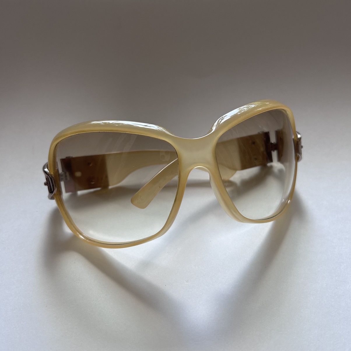 Gucci Vintage Oval Tortoise Sunglasses GG2400 Gucci GUCCI GG 2400 Oval Tortoise Sunglasses Vintage 80s 90s  main image 2