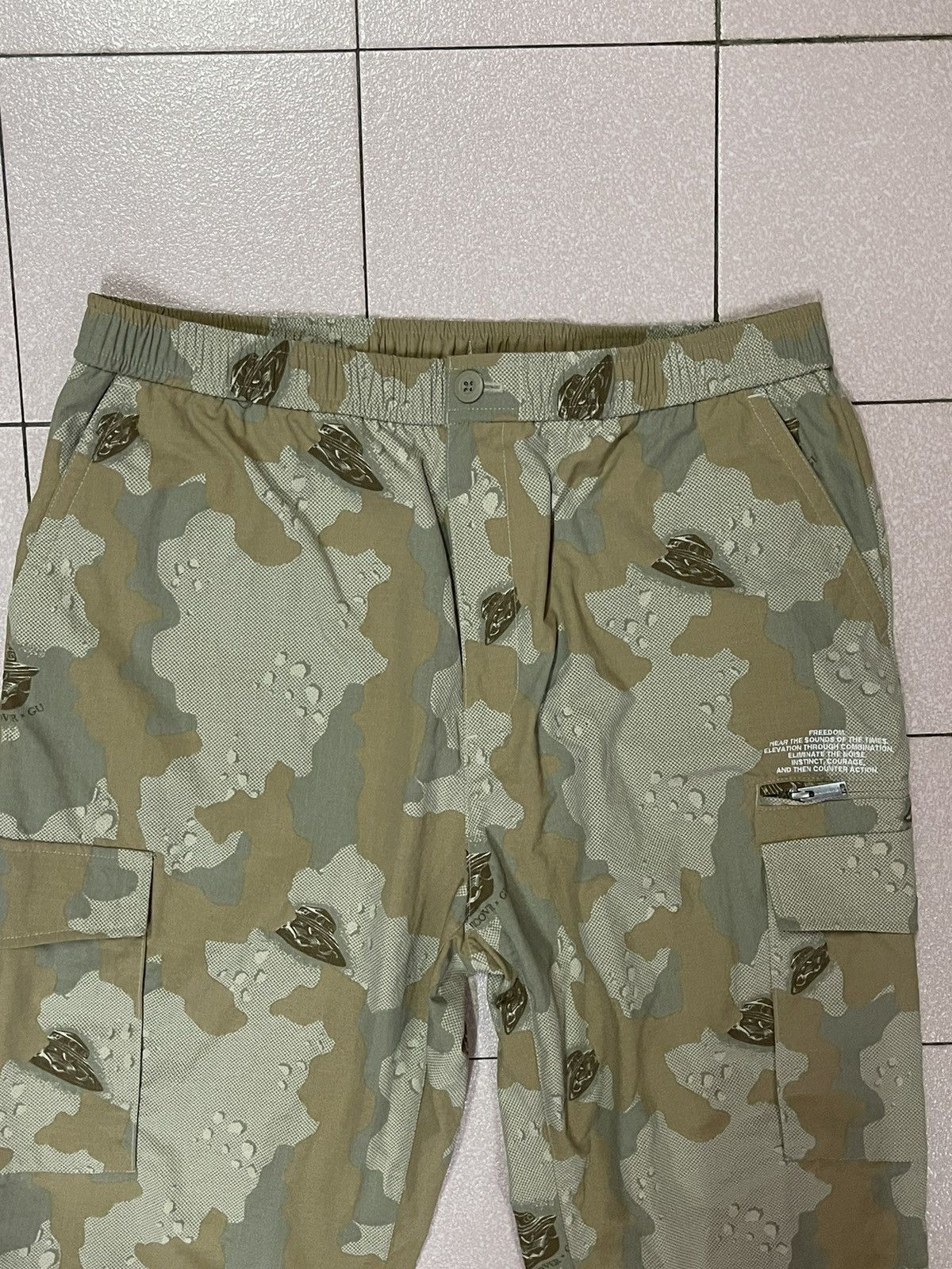 GU × Undercover GU x Undercover Camo Cargo Pants🔥🔥 Size US 36 / EU 52 - 2 Thumbnail