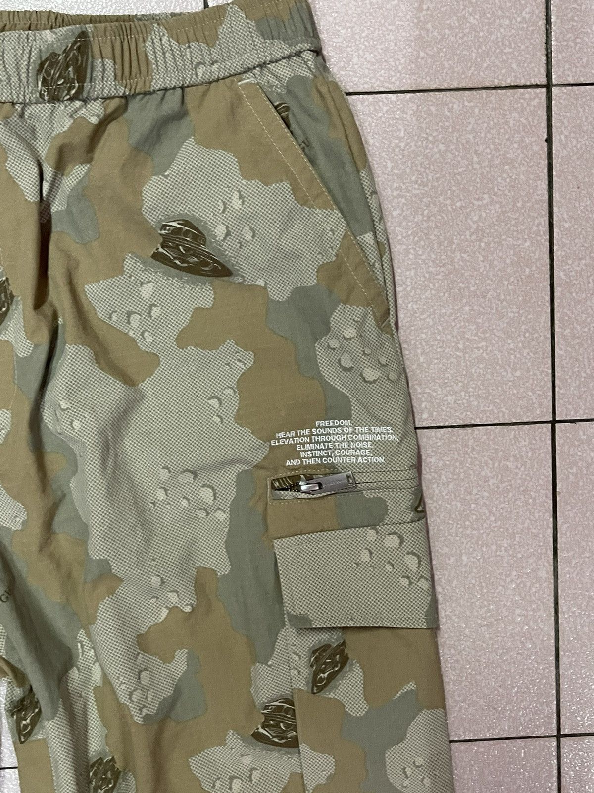 GU × Undercover GU x Undercover Camo Cargo Pants🔥🔥 Size US 36 / EU 52 - 4 Thumbnail