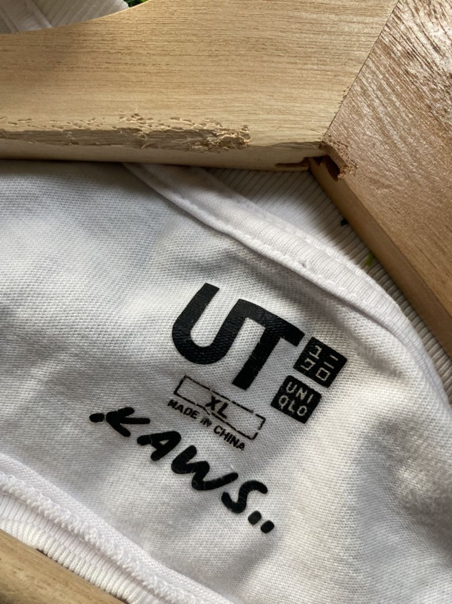 Japanese Brand × Kaws × Uniqlo Uniqlo Kaws Tee Size US XL / EU 56 / 4 - 2 Thumbnail