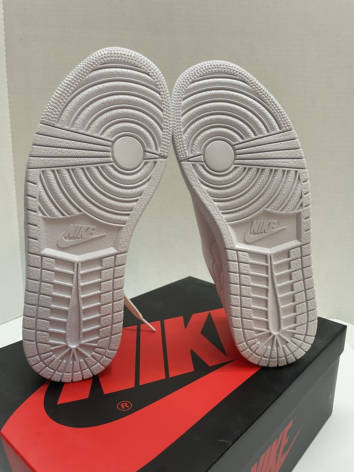 Jordan Brand × Nike Jordan 1 Centre Court Triple White DJ2756-100 Size US 9 / EU 42 - 10 Thumbnail
