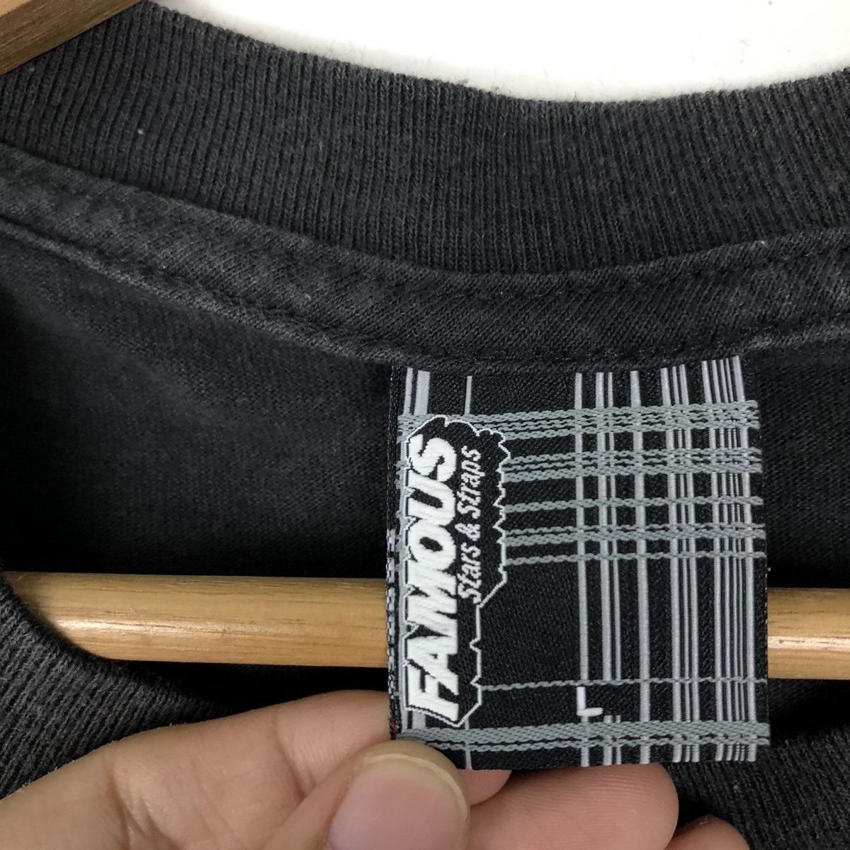 Japanese Brand RARE FAMOUS TEE BIG LOGO SPELL OUT STREETWEAR STYLE Y2K Size US L / EU 52-54 / 3 - 8 Thumbnail