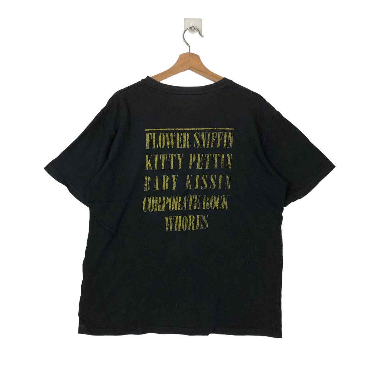 Band Tees VINTAGE BAND TEE BIG LOGO NIRVANA 2017 RARE DESIGN Size US L / EU 52-54 / 3 - 7 Thumbnail