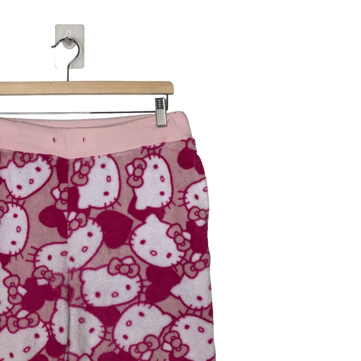 Japanese Brand VERY RARE SWEATPANTS HELLO KITTY OVERPRINT Size 30" / US 8 / IT 44 - 4 Thumbnail