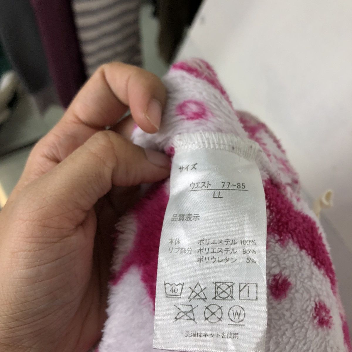 Japanese Brand VERY RARE SWEATPANTS HELLO KITTY OVERPRINT Size 30" / US 8 / IT 44 - 7 Thumbnail