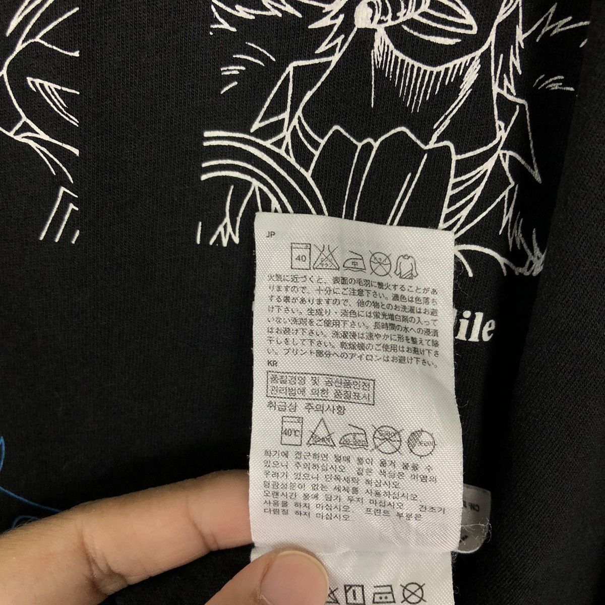 Japanese Brand VINTAGE ONE PIECE UNIQLO T SHIRT BIG LOGO STREETWEAR STYLE Size US XL / EU 56 / 4 - 10 Thumbnail