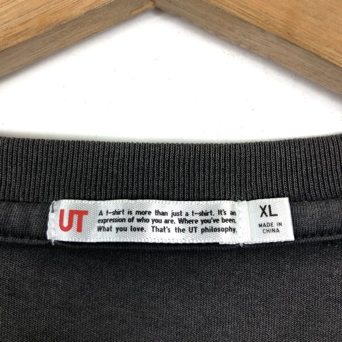 Japanese Brand VINTAGE ONE PIECE UNIQLO T SHIRT BIG LOGO STREETWEAR STYLE Size US XL / EU 56 / 4 - 8 Thumbnail