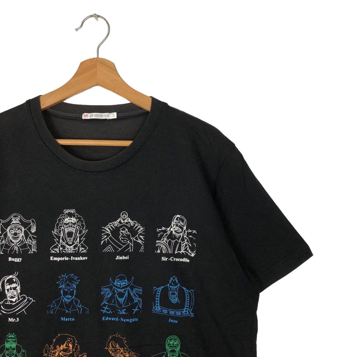 Japanese Brand VINTAGE ONE PIECE UNIQLO T SHIRT BIG LOGO STREETWEAR STYLE Size US XL / EU 56 / 4 - 5 Thumbnail