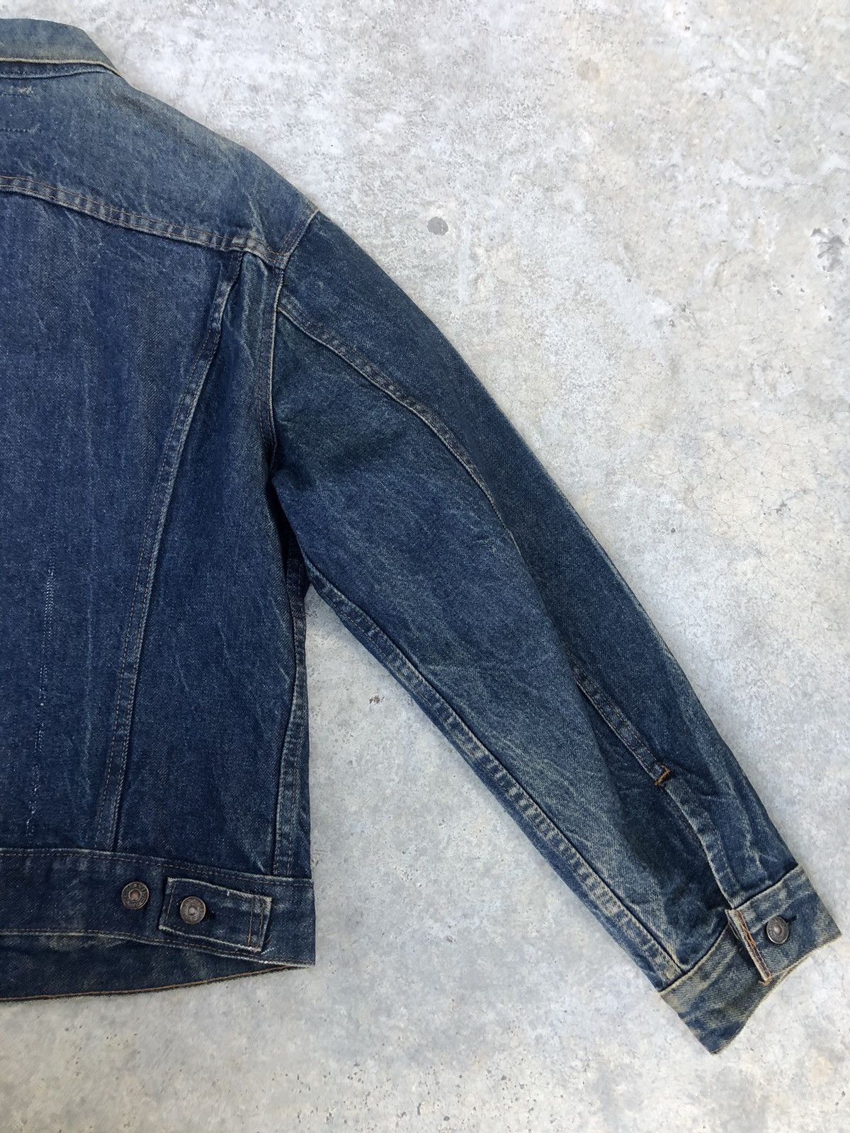 Levi's Vintage 80s Levi’s Denim Jacket Distressed Size US L / EU 52-54 / 3 - 12 Thumbnail