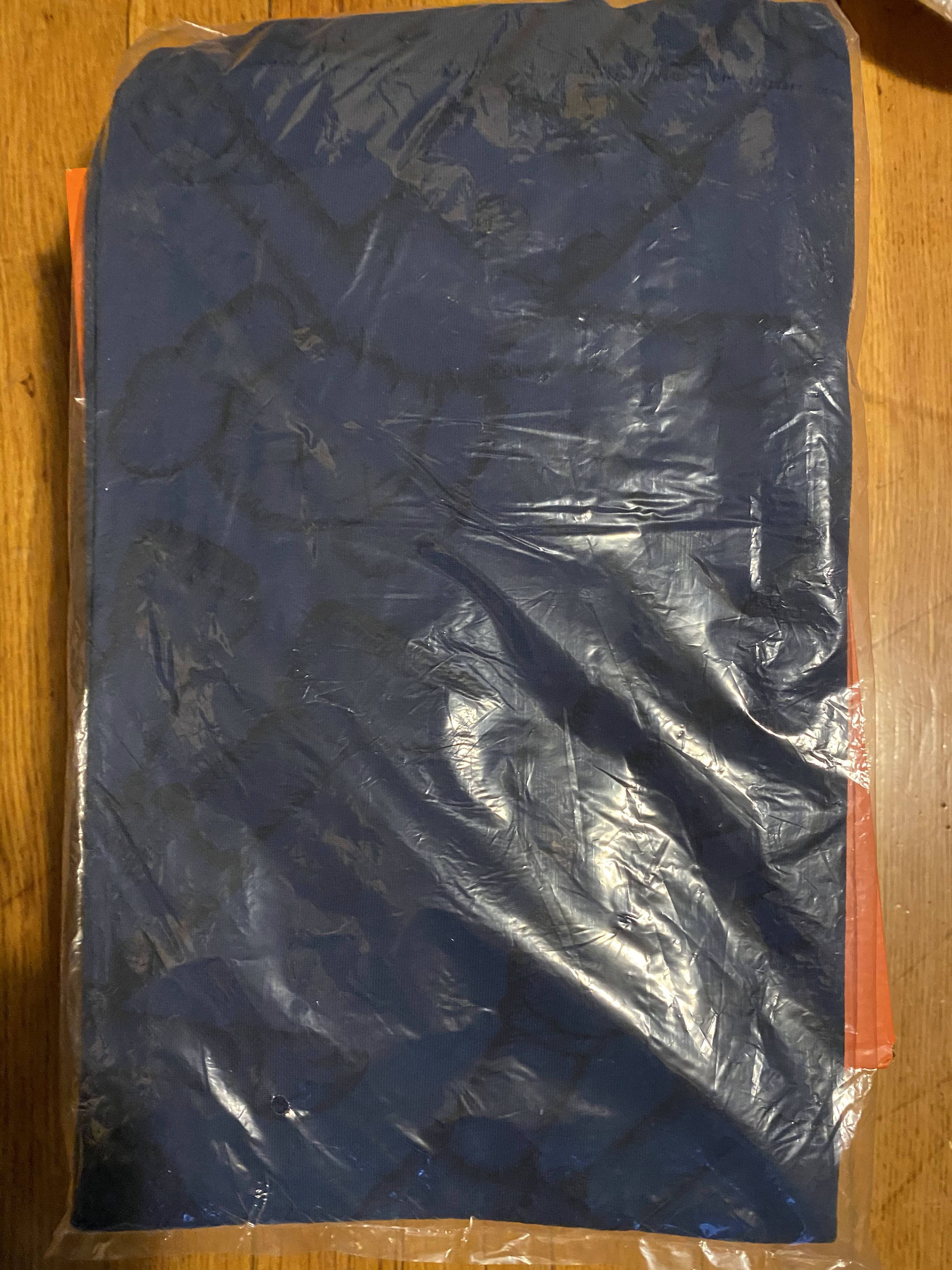 Kaws × Uniqlo KAWS x Uniqlo All Over Holiday Print Tee Medium Size US M / EU 48-50 / 2 - 2 Thumbnail