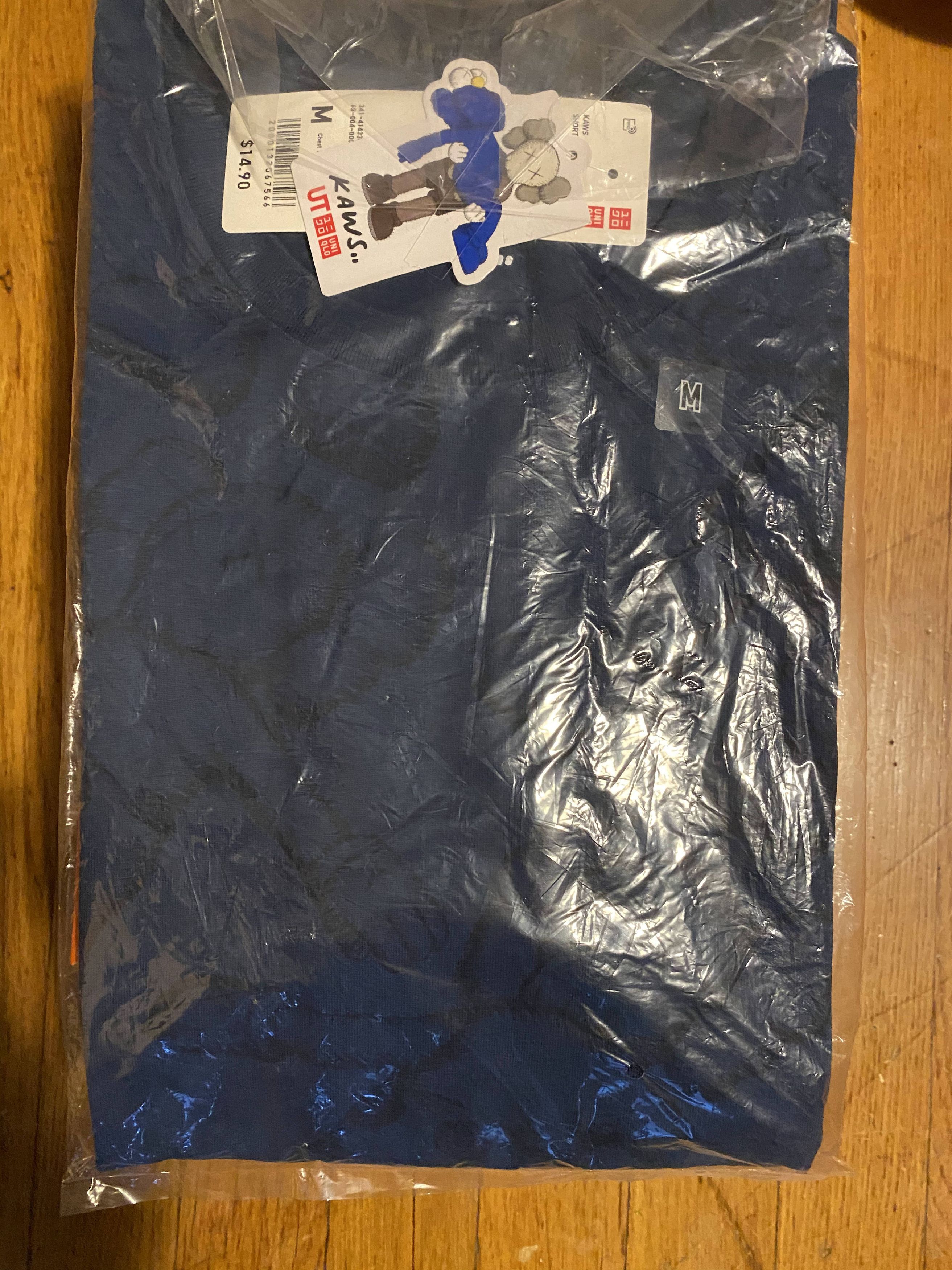 Kaws × Uniqlo KAWS x Uniqlo All Over Holiday Print Tee Medium Size US M / EU 48-50 / 2 - 1 Thumbnail