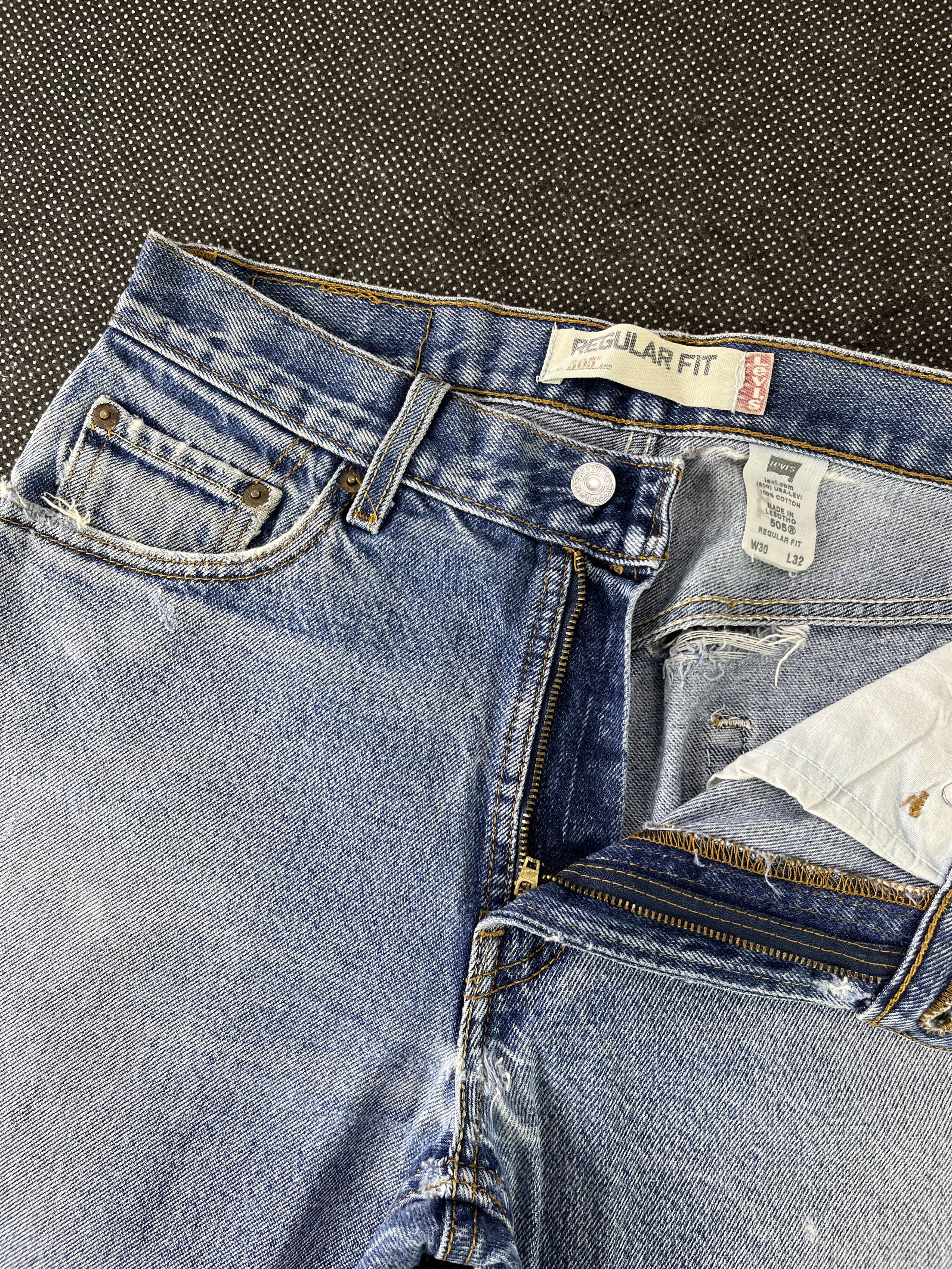 Levi's Vintage Levis 505 Distressed Stone Wash Jeans - J337 Size US 32 / EU 48 - 6 Thumbnail