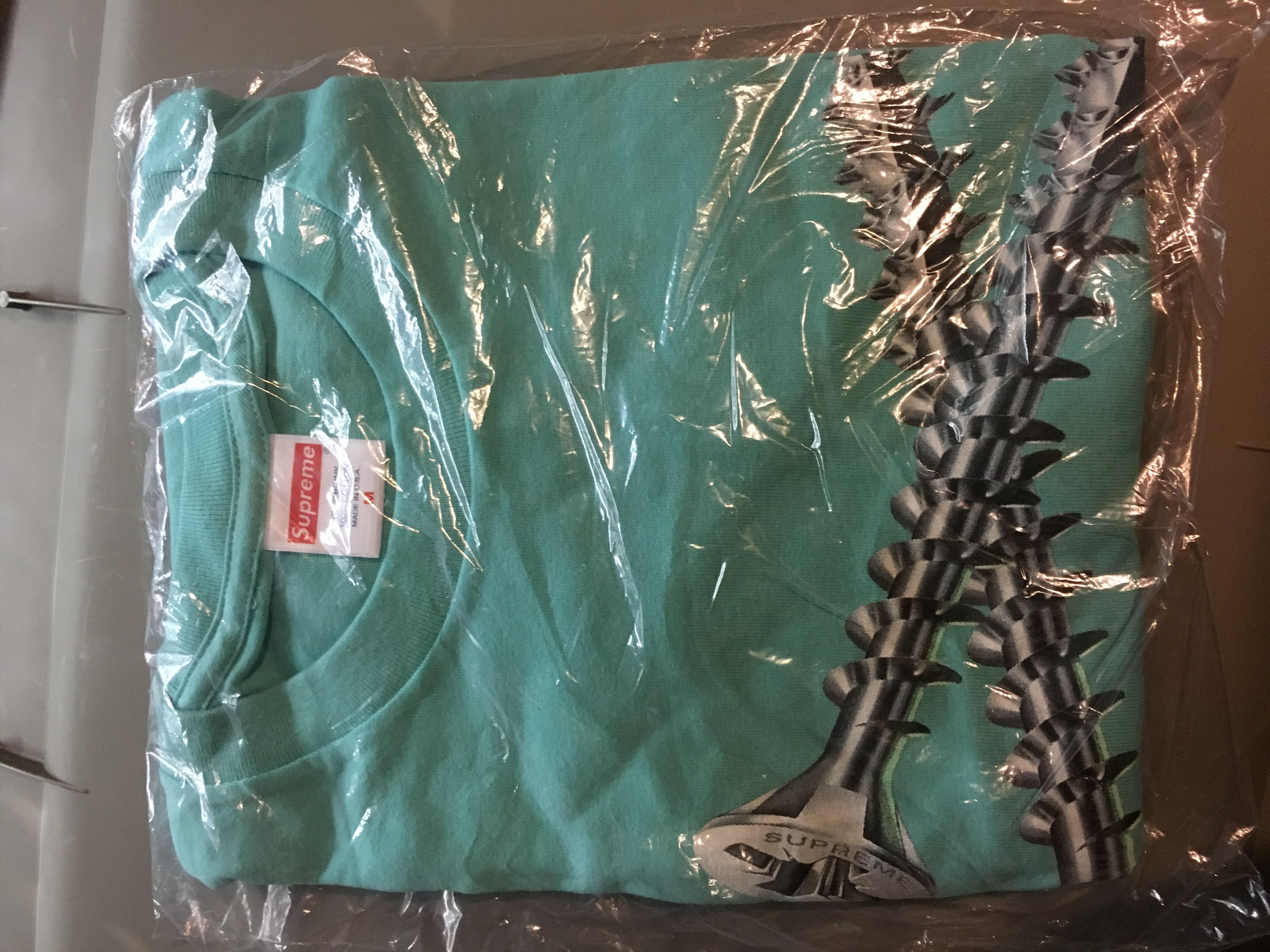 Supreme Supreme Screw Tee Teal Medium FW16 Size US M / EU 48-50 / 2 - 1 Thumbnail
