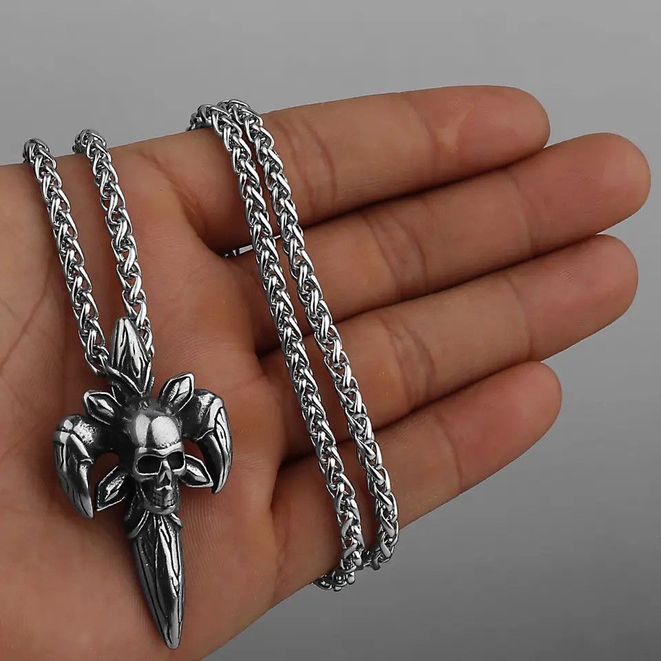 Jewelry Gothic Vintage Skull Necklace Size ONE SIZE - 1 Thumbnail